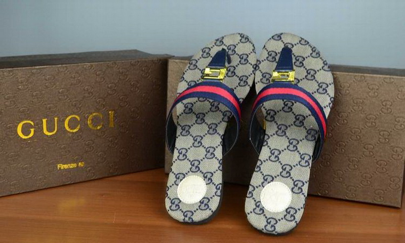 Gucci Slippers Woman--089